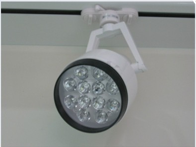 LED轨道射灯 节能高效的商铺照明新选择